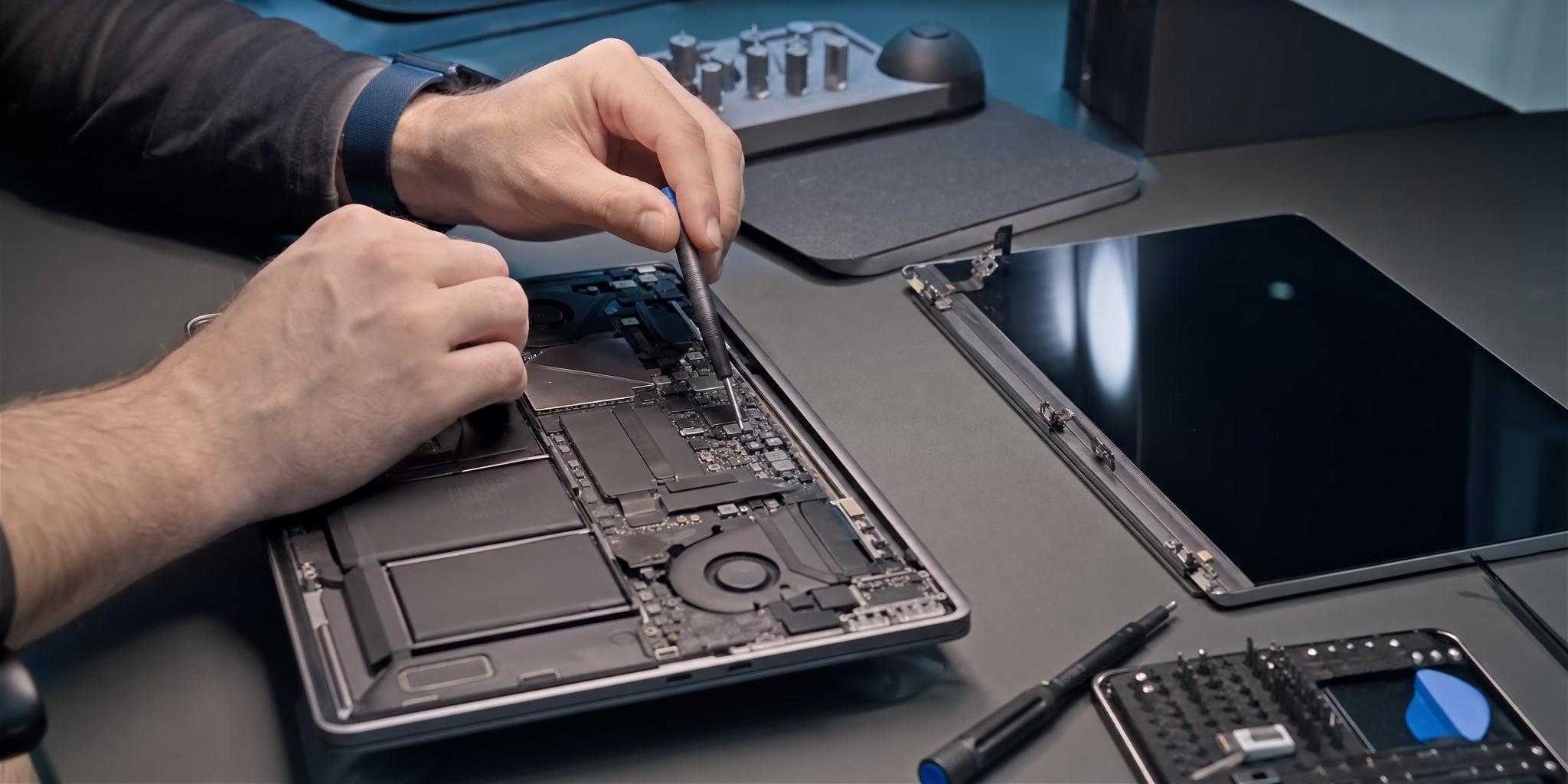 Remplacement d'écran MacBook Pro fissuré : guide expert et réparation express